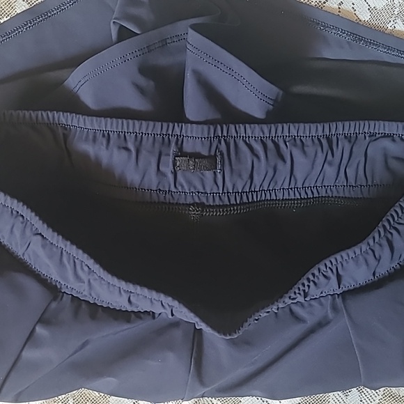 Lululemon 3/4 womens 2 layer sport shorts - Picture 8 of 8